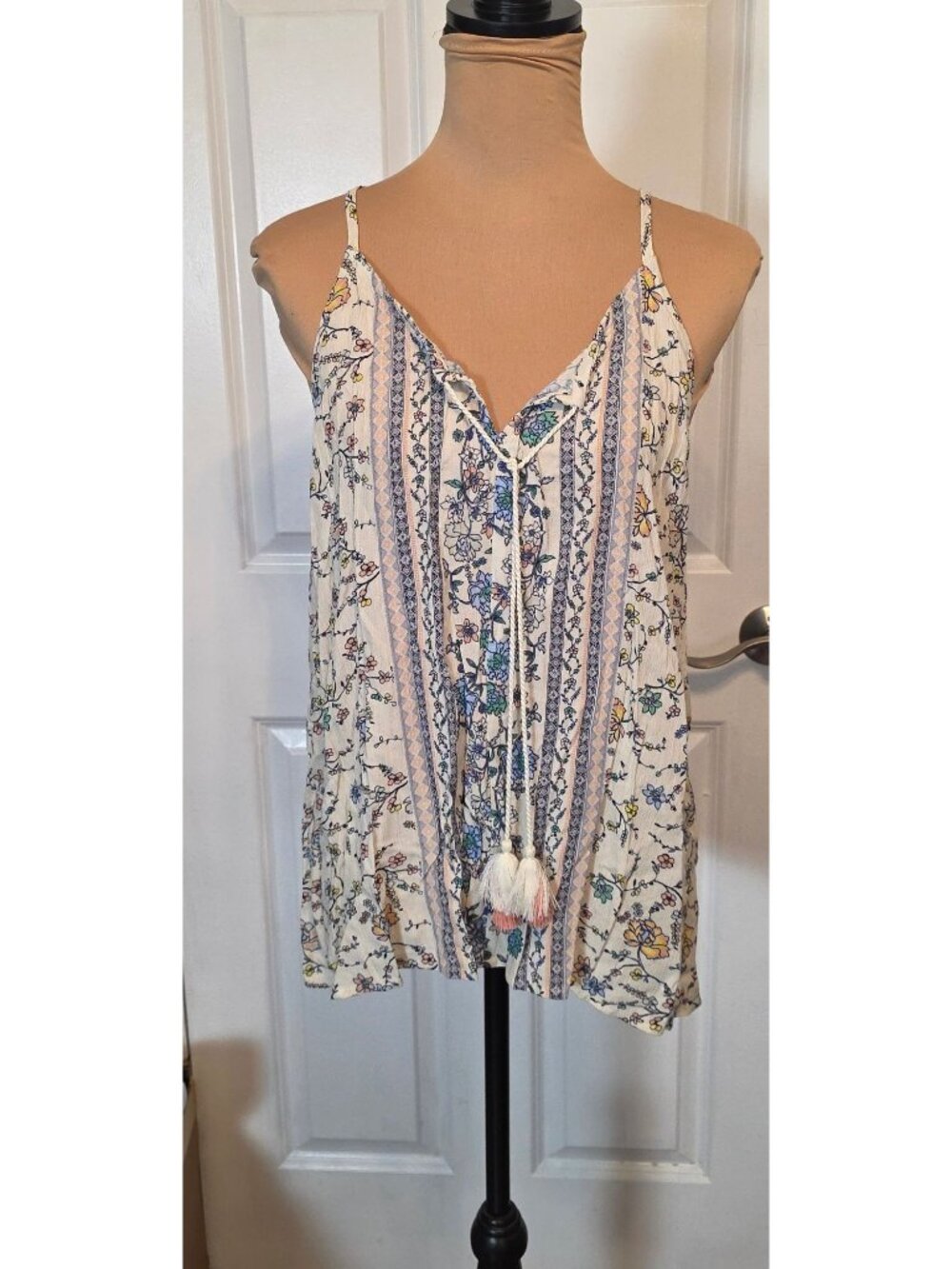 LUQ Floral Halter Top Women's Size Large NWT New With Tags Sleeveless Summer Boh